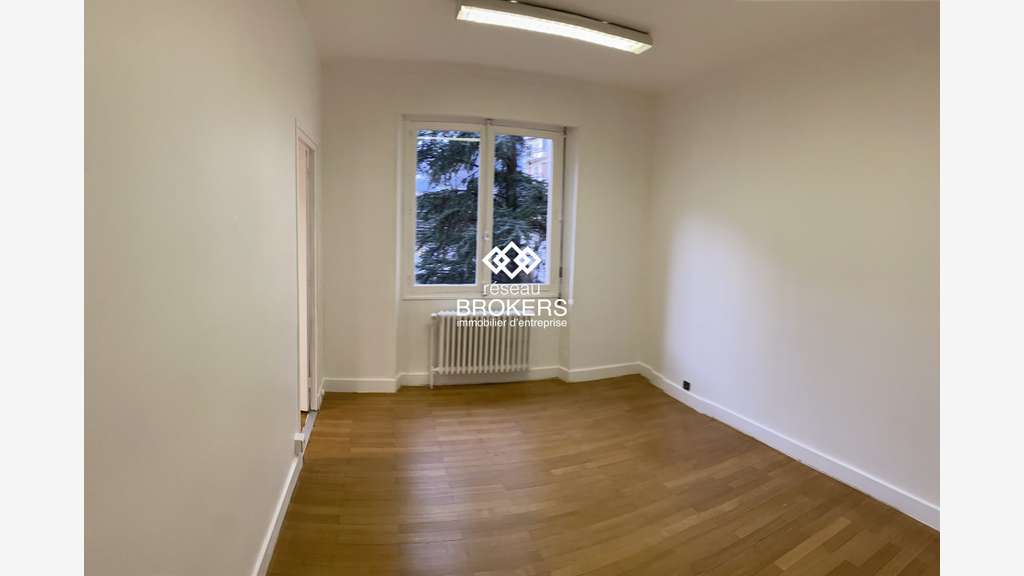 A louer bureaux 122m² à Grenoble Tram Chavant