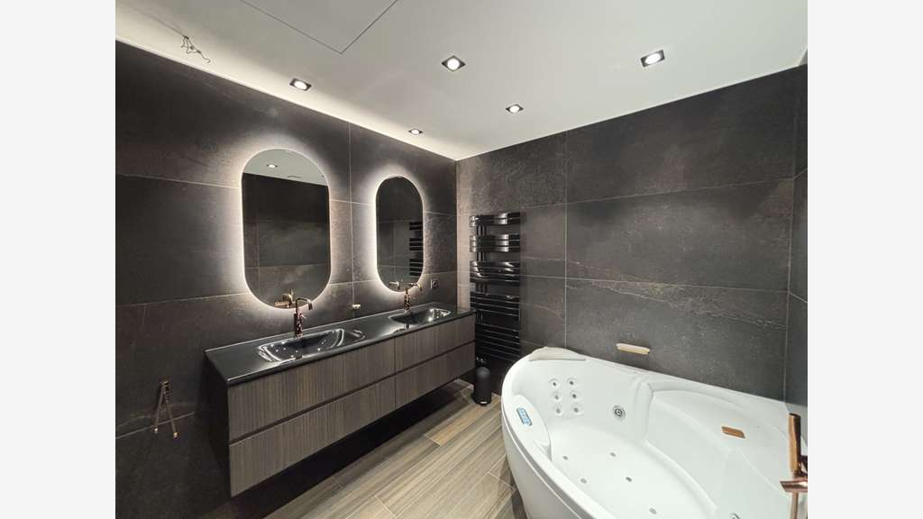 A louer bureaux 150m² R+1 Grenoble Place Vaucanson