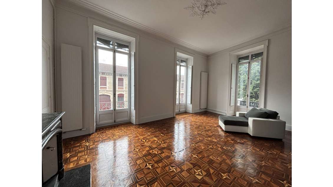 A louer bureaux 150m² R+1 Grenoble Place Vaucanson