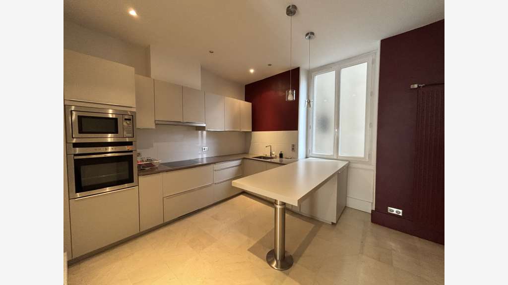 A louer bureaux 150m² R+1 Grenoble Place Vaucanson