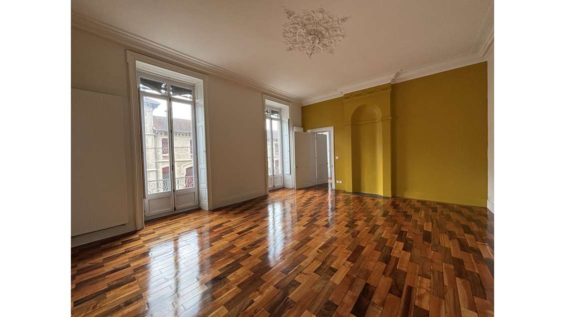 A louer bureaux 150m² R+1 Grenoble Place Vaucanson