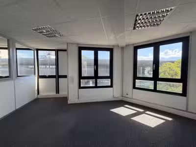 A louer bureaux de 107m² R+3 à Grenoble Europole