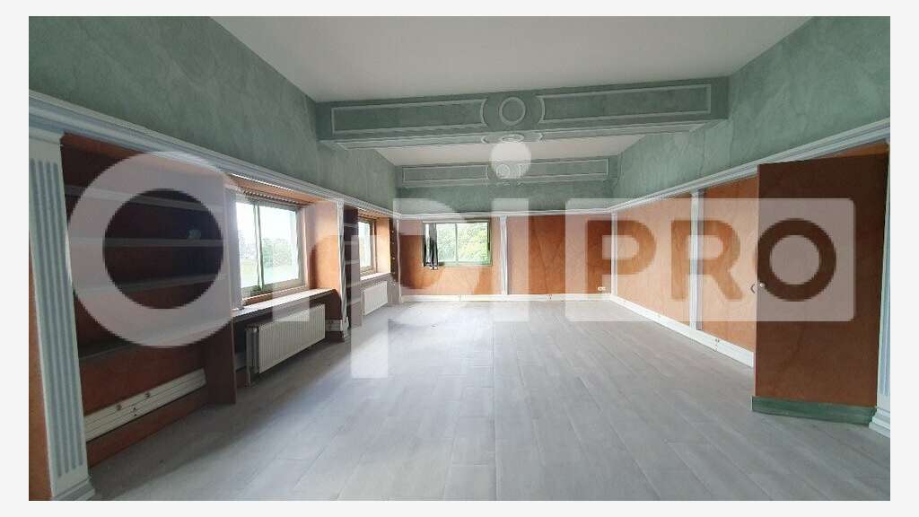 Bureau de 189,40m² à louer à Gretz-Armainvilliers