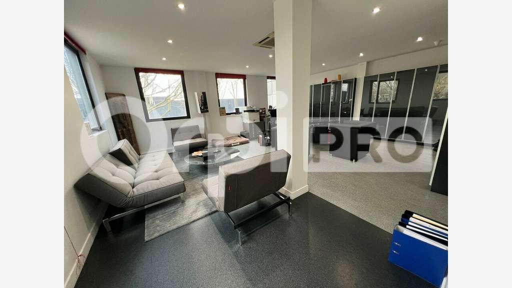 A louer plateau de bureaux de 248m² à Grigny