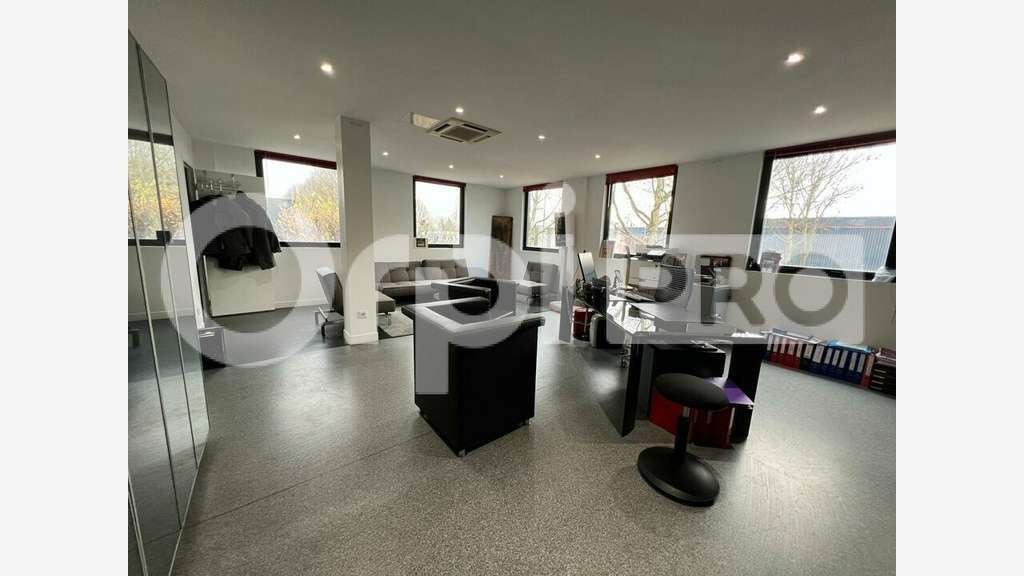A louer plateau de bureaux de 248m² à Grigny