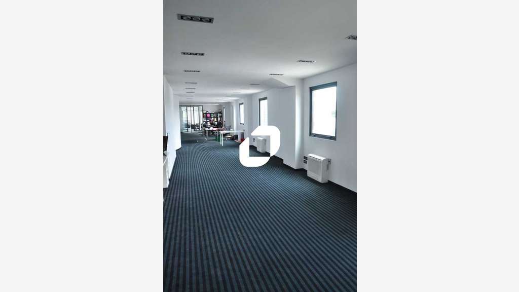 A louer Bureaux 569m² Grigny
