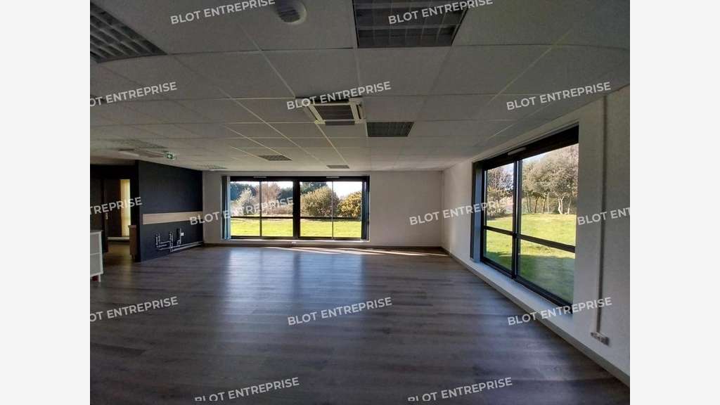 A louer bureaux 111m² Guérande pôle Bréhadour