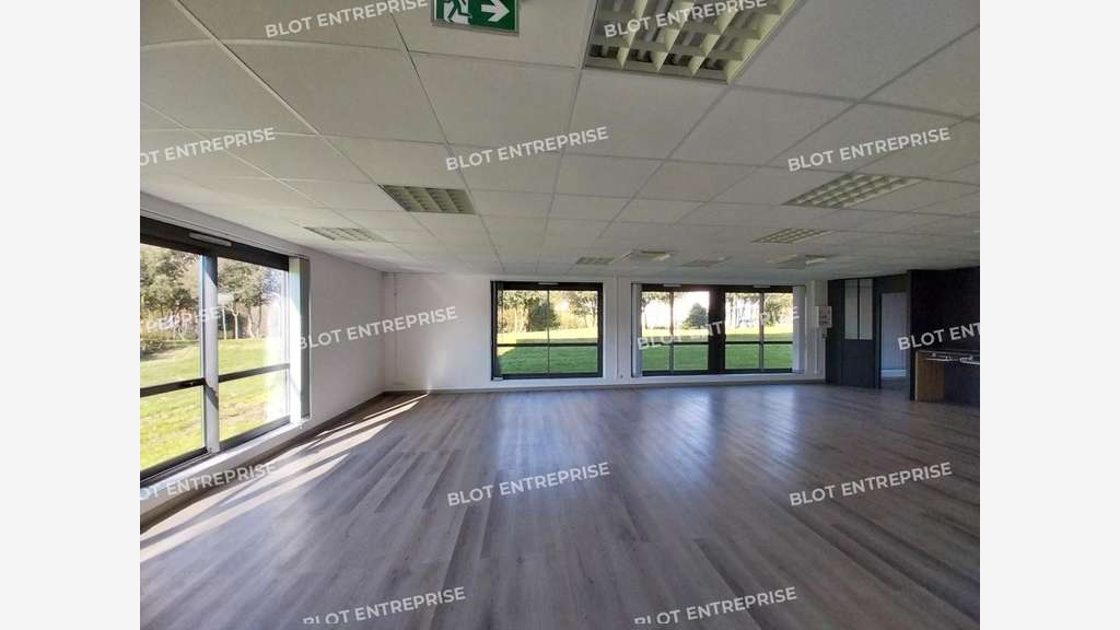 A louer bureaux 111m² Guérande pôle Bréhadour