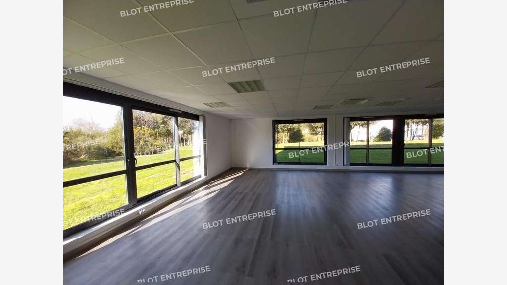 A louer bureaux 111m² Guérande pôle Bréhadour