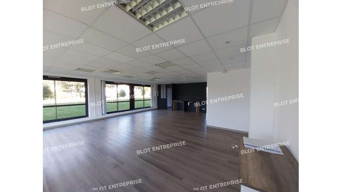 A louer bureaux 111m² Guérande pôle Bréhadour