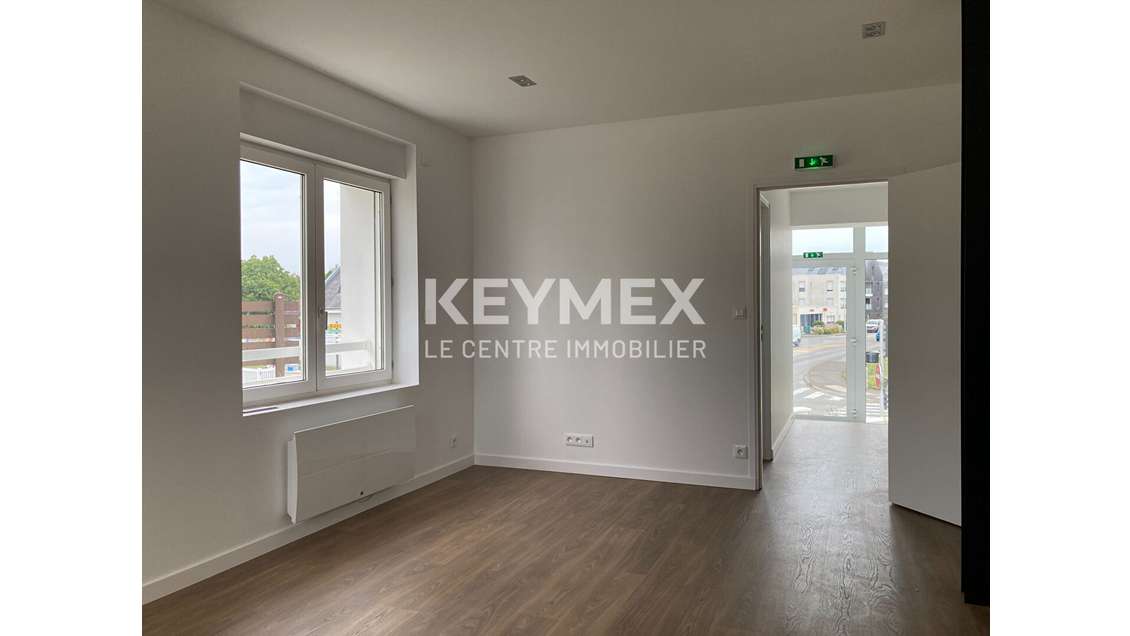 À louer bureaux neufs 72m² avec parking à Guérande