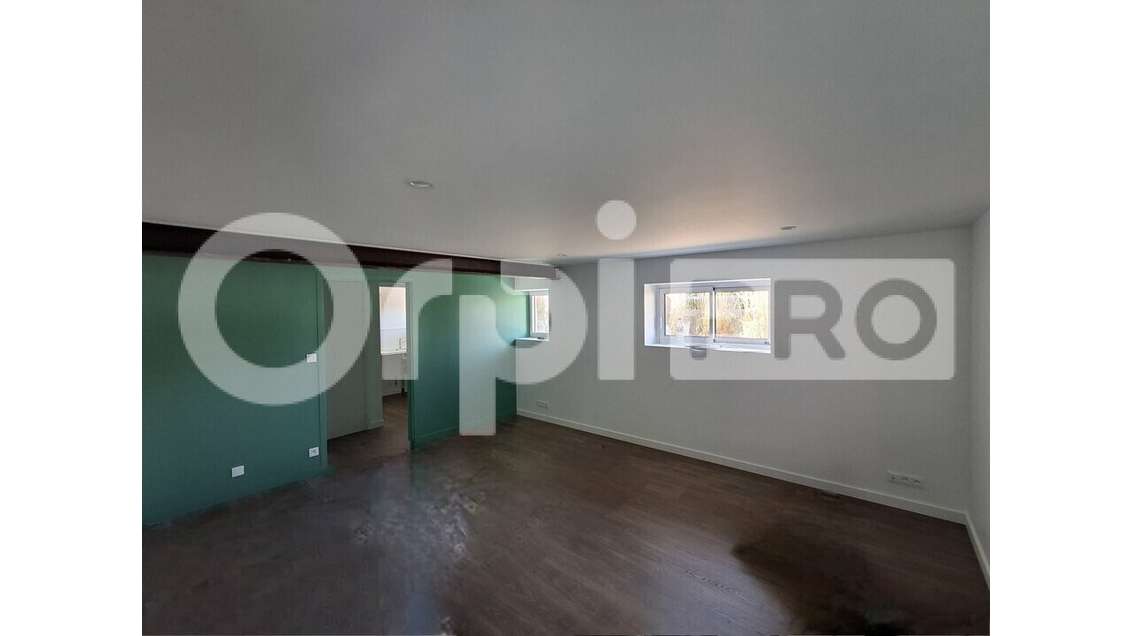 A louer bureau 59m² RDJ PMR à Guérande centre 