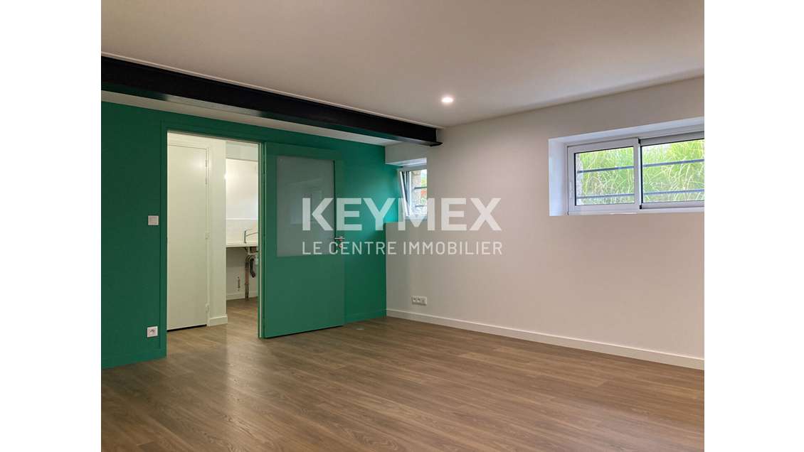 À louer bureaux neufs 60m² avec parking à Guérande