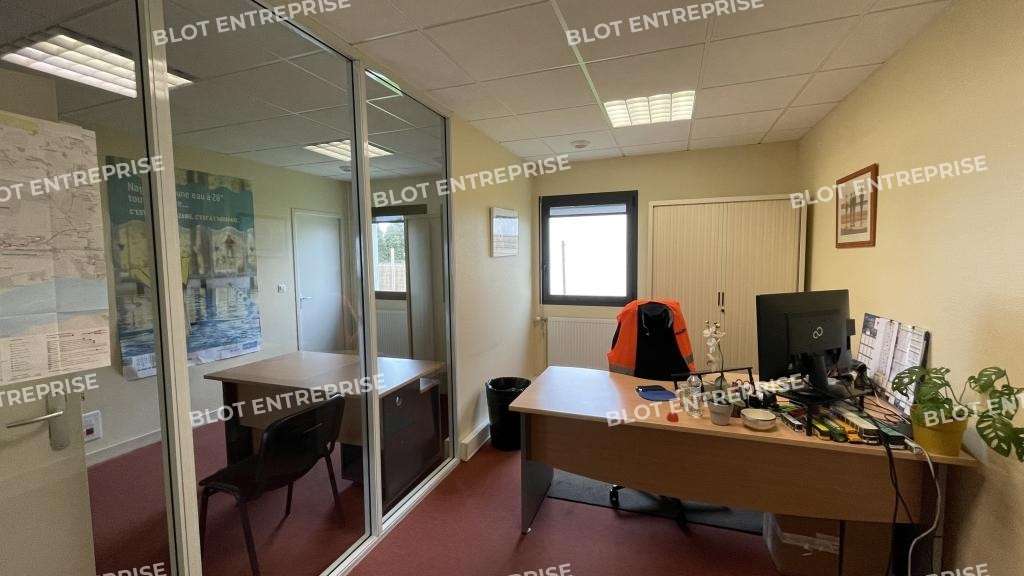 A louer bureaux de 208m² avec parking à Guérande