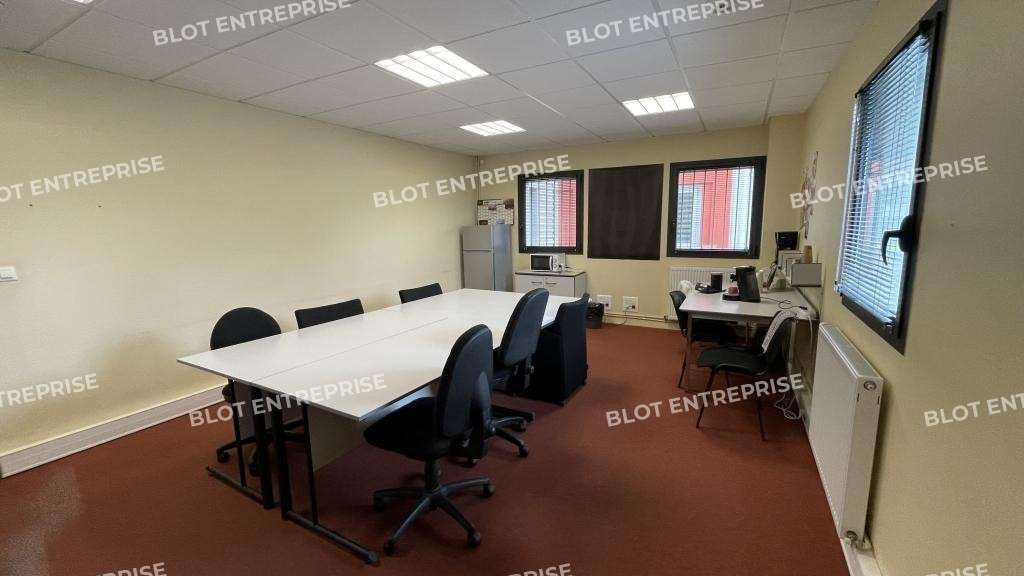 A louer bureaux de 208m² avec parking à Guérande