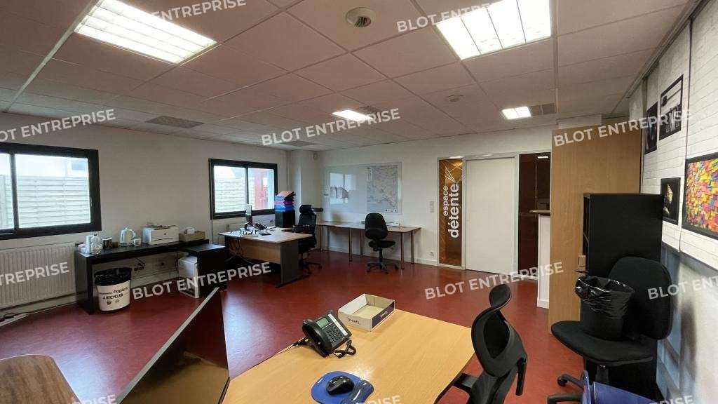 A louer bureaux de 208m² avec parking à Guérande