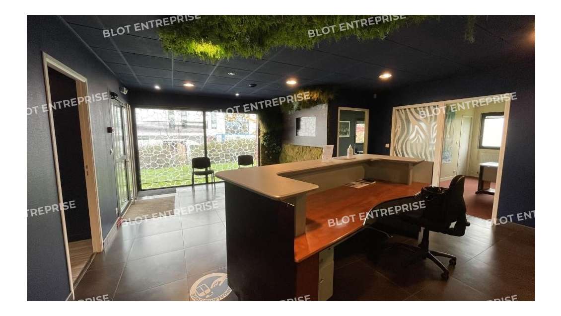 A louer bureaux de 208m² avec parking à Guérande
