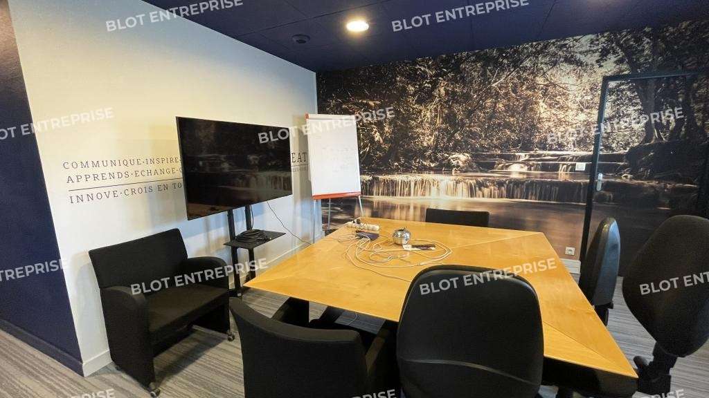 A louer bureaux de 208m² avec parking à Guérande