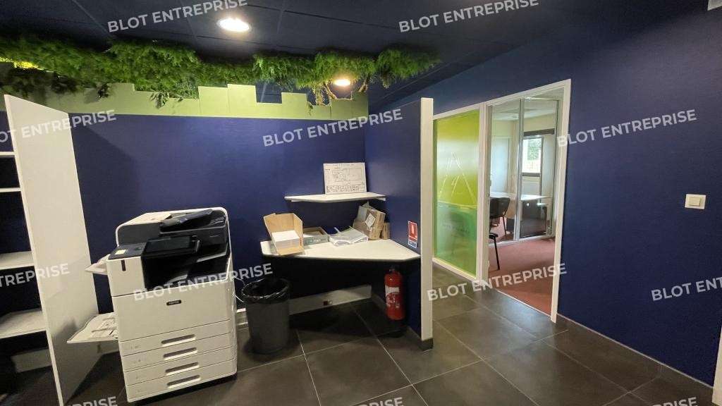 A louer bureaux de 208m² avec parking à Guérande