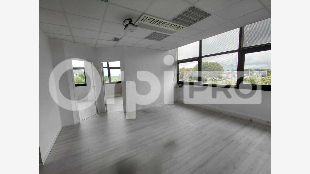 A louer bureaux de 83,15m² accès facile à Guérande