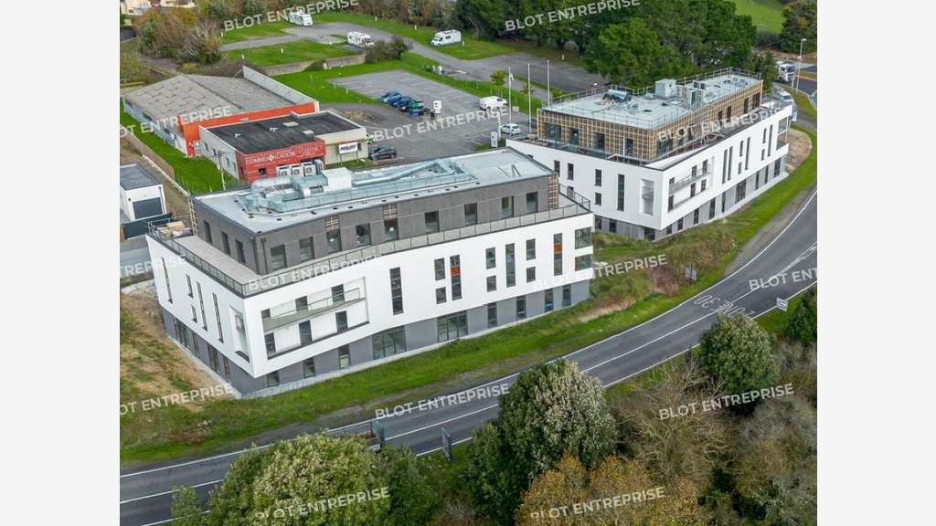 A louer bureaux de 253m² en R+1 à Guérande Est