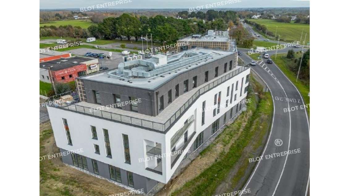A louer bureaux de 253m² en R+1 à Guérande Est