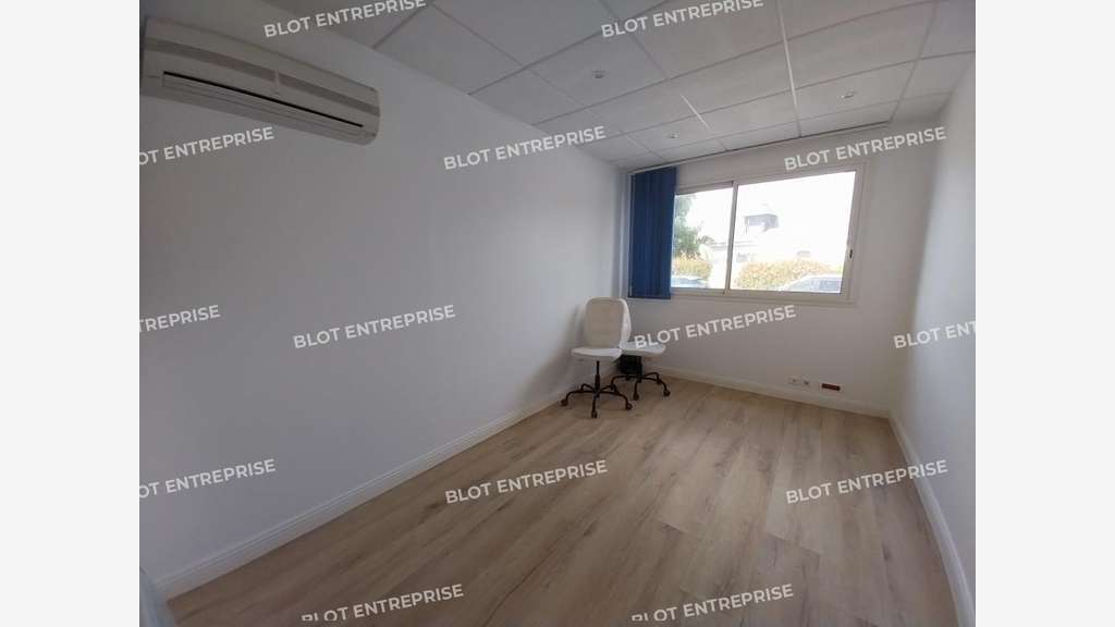 A louer bureaux 50m² sur axe passant à Guérande