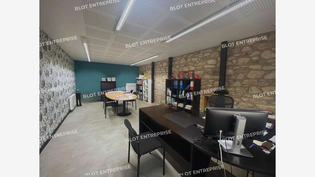A louer bureaux vitrés 120m² à Guingamp Gare