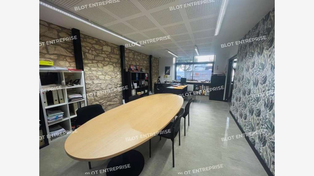 A louer bureaux vitrés 120m² à Guingamp Gare