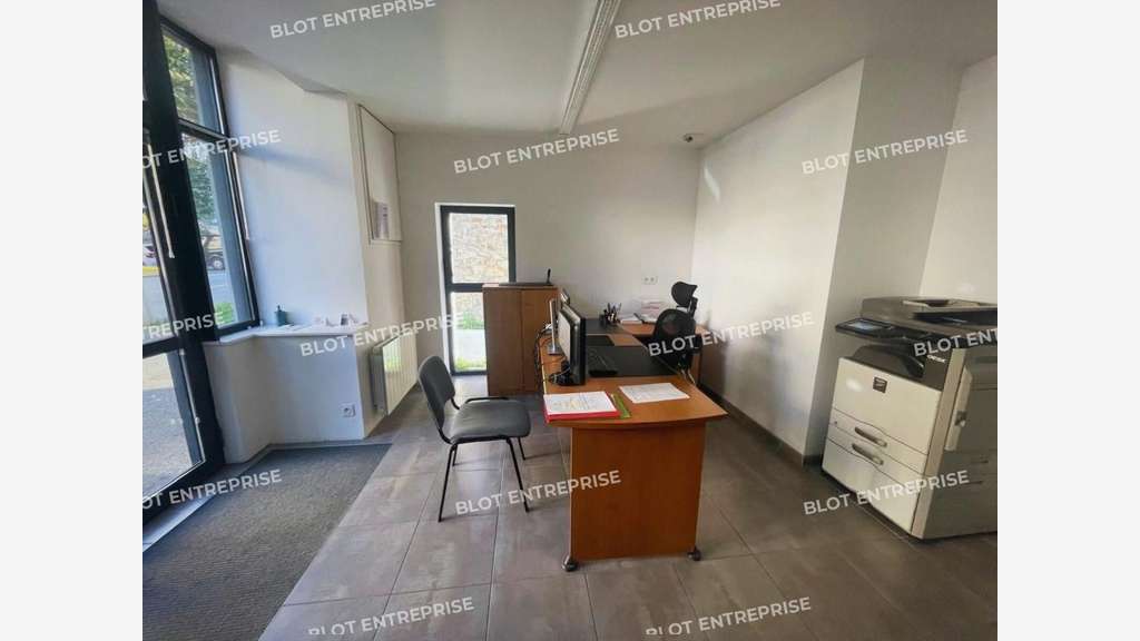 A louer bureaux vitrés 120m² à Guingamp Gare