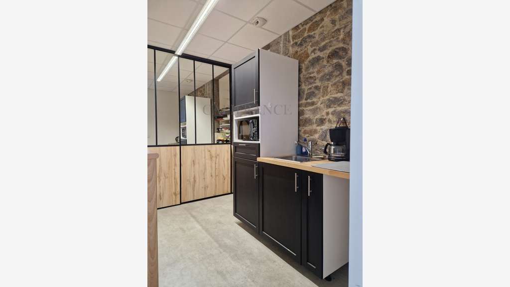 Bureaux rénovés de 110m² à louer à Guingamp (22)