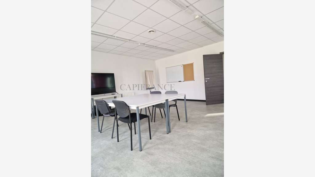 Bureaux rénovés de 110m² à louer à Guingamp (22)