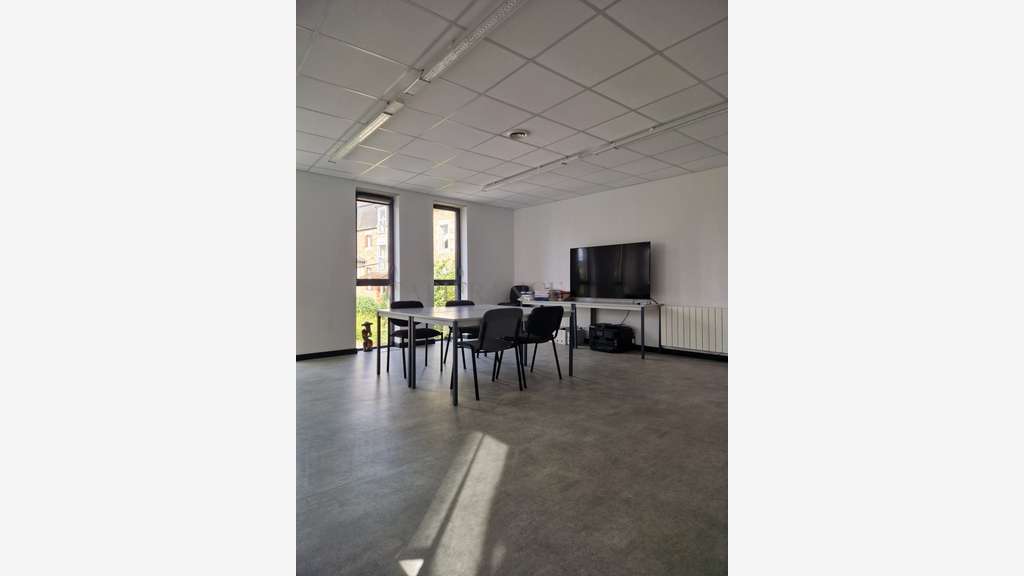 Bureaux rénovés de 110m² à louer à Guingamp (22)