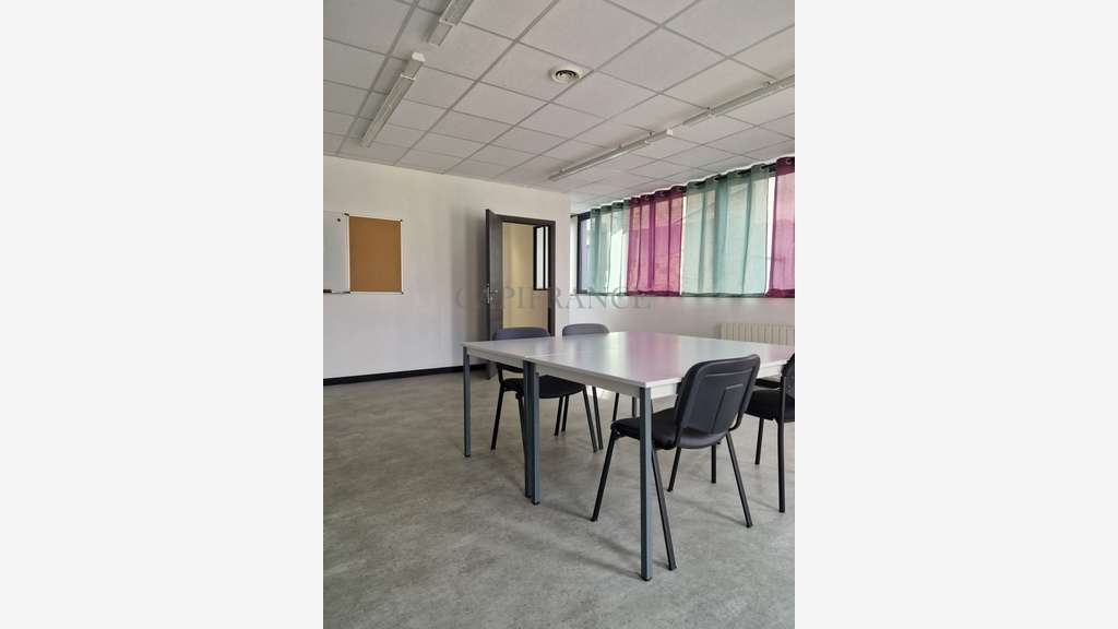 Bureaux rénovés de 110m² à louer à Guingamp (22)