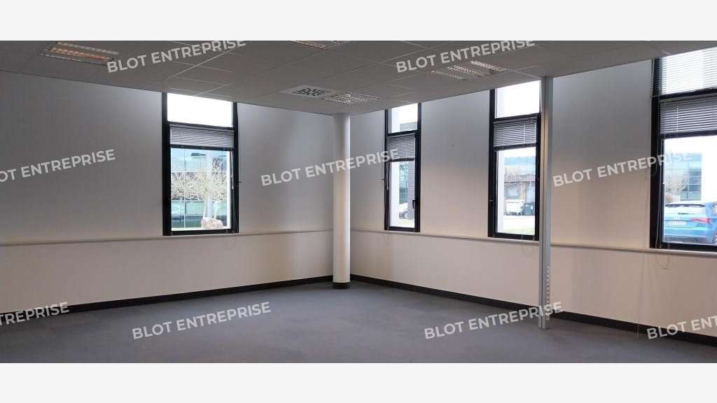 A louer bureaux 397m² RDC Guipavas