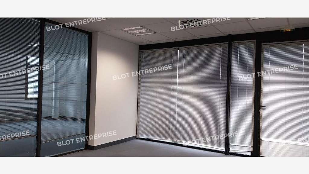 A louer bureaux 397m² RDC Guipavas