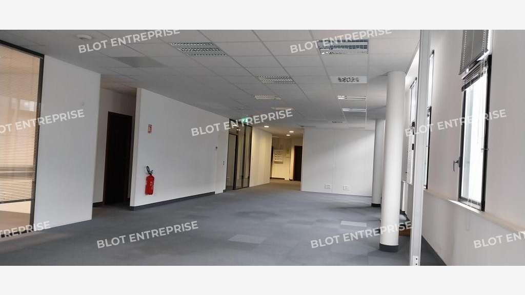 A louer bureaux 397m² RDC Guipavas