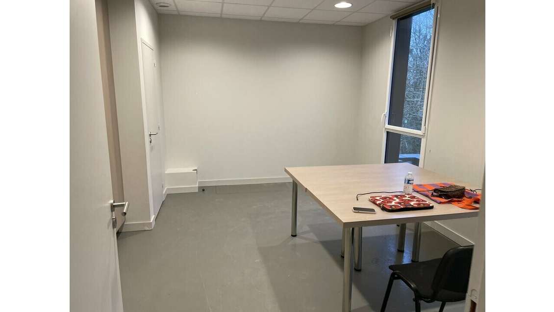 A louer bureaux 142m² à Guipavas