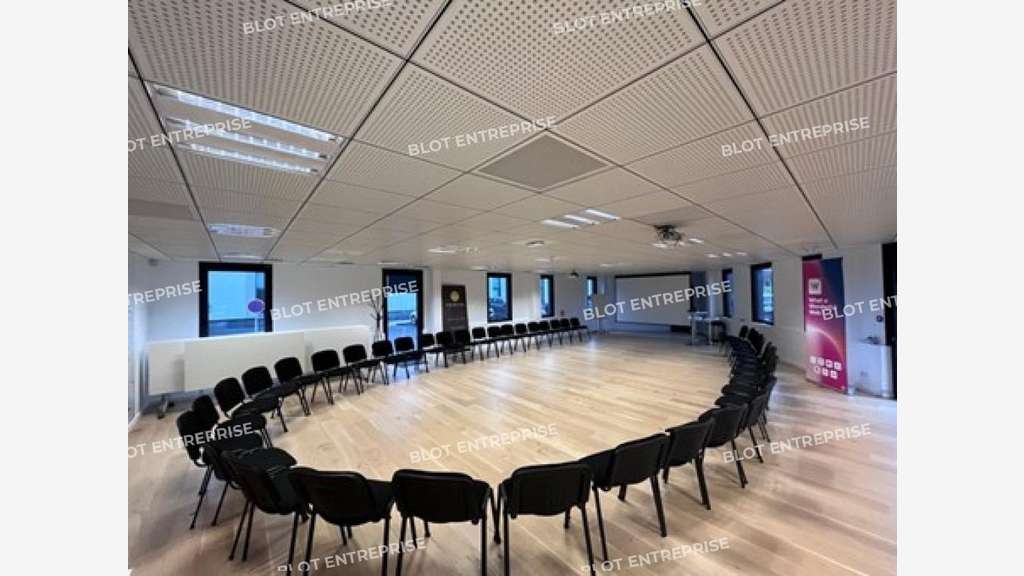 A louer bureaux 1121m² à Guipavas zone de Prat Pip