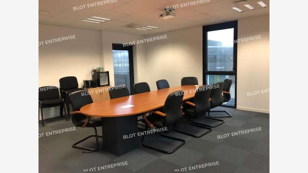 A louer bureaux 1121m² à Guipavas zone de Prat Pip