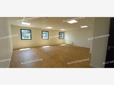 A louer bureaux 240m² neufs et rénovés à Guipavas
