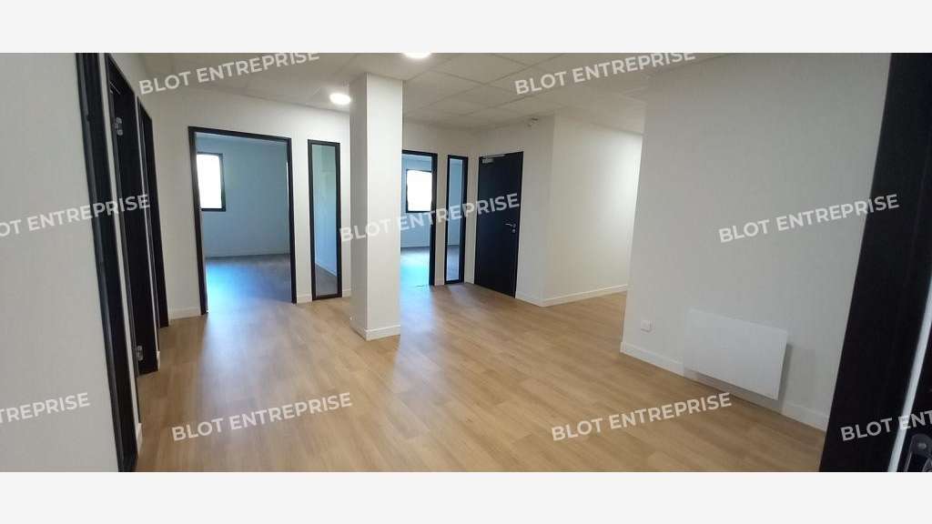 A louer bureaux 240m² neufs et rénovés à Guipavas