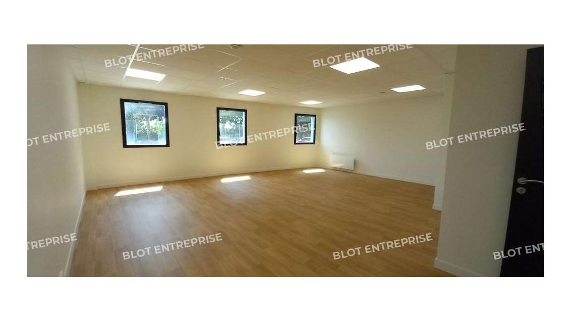 A louer bureaux 240m² neufs et rénovés à Guipavas