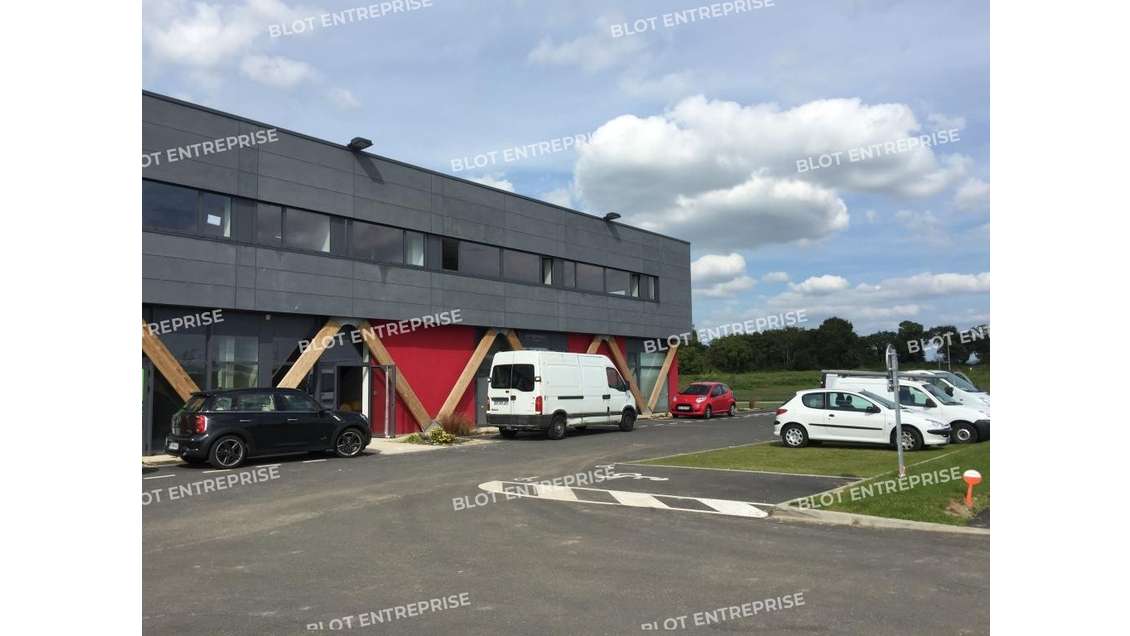 A louer bureaux récents 1490m² à Guipavas