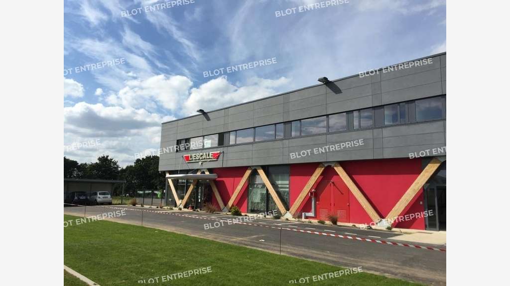 A louer bureaux 1070m² R+1 divisibles à Guipavas