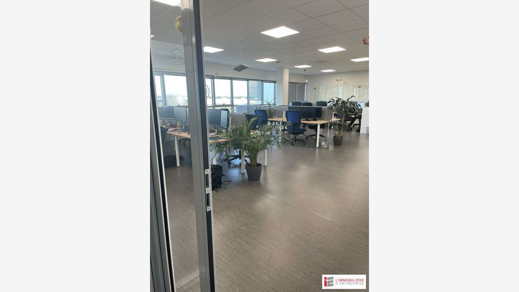 A louer bureaux 330m² R+1 à Guipavas