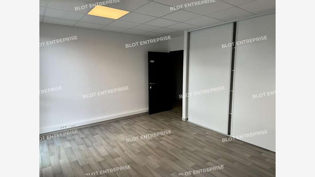 À LOUER bureaux 17,50m² R+1 Zone Prap Pip Guipavas