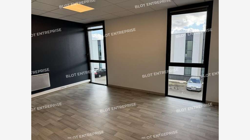 À LOUER bureaux 17,50m² R+1 Zone Prap Pip Guipavas
