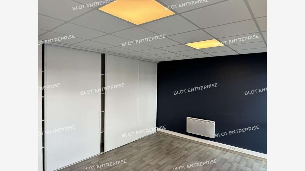 À LOUER bureaux 17,50m² R+1 Zone Prap Pip Guipavas