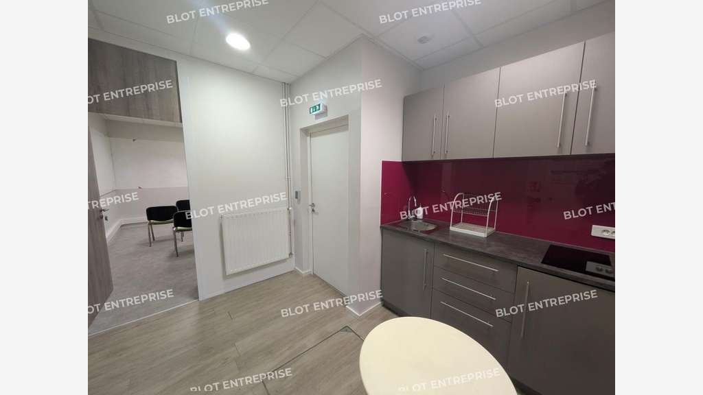 À LOUER - BUREAUX - 120 m² - GUIPAVAS